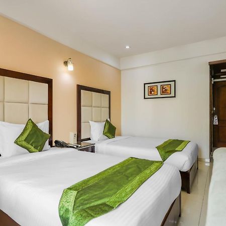 Treebo Trend Hotel Parker Ahmedabad Buitenkant foto