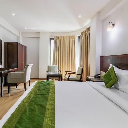 Treebo Trend Hotel Parker Ahmedabad Buitenkant foto