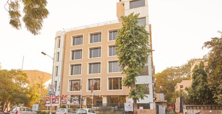 Treebo Trend Hotel Parker Ahmedabad Buitenkant foto