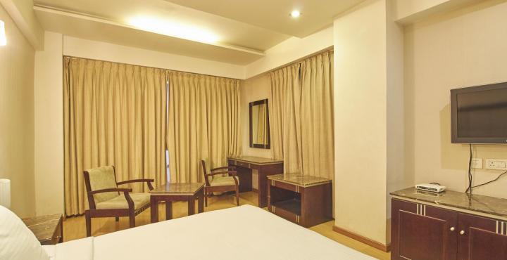 Treebo Trend Hotel Parker Ahmedabad Buitenkant foto