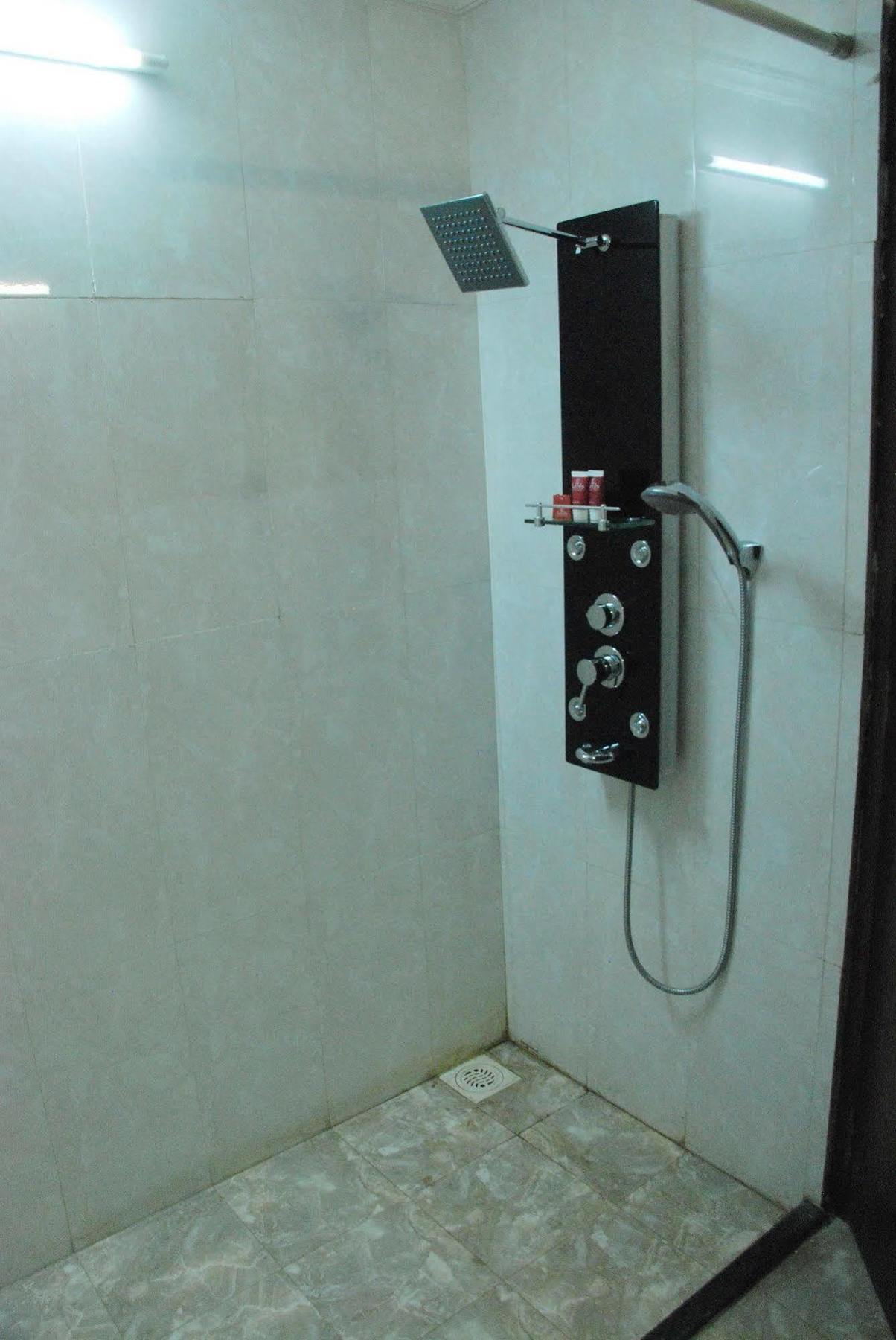 Treebo Trend Hotel Parker Ahmedabad Buitenkant foto