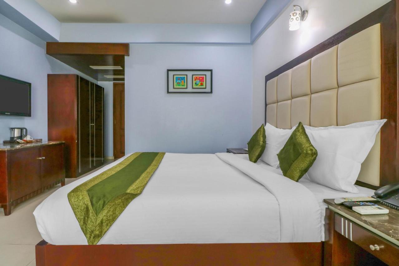Treebo Trend Hotel Parker Ahmedabad Buitenkant foto