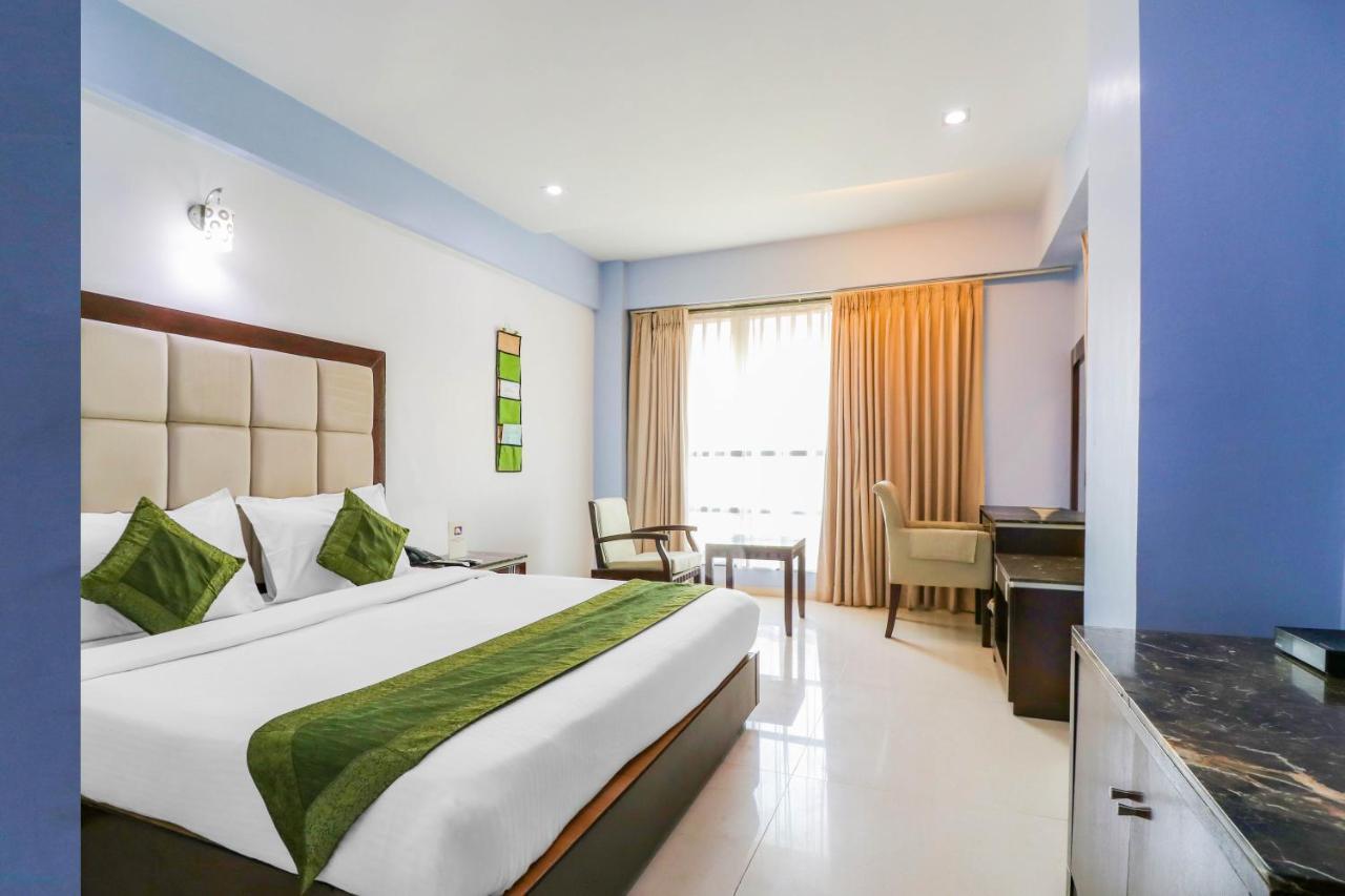 Treebo Trend Hotel Parker Ahmedabad Buitenkant foto