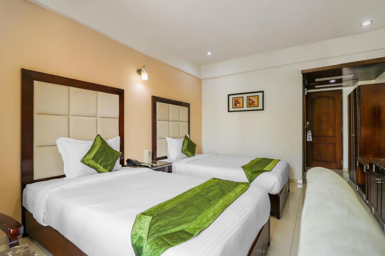 Treebo Trend Hotel Parker Ahmedabad Buitenkant foto