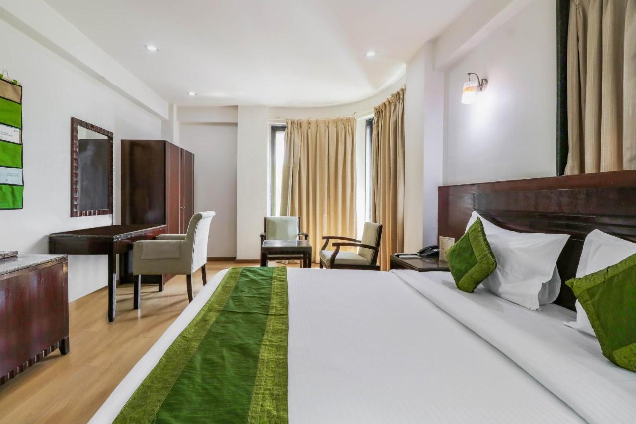 Treebo Trend Hotel Parker Ahmedabad Buitenkant foto
