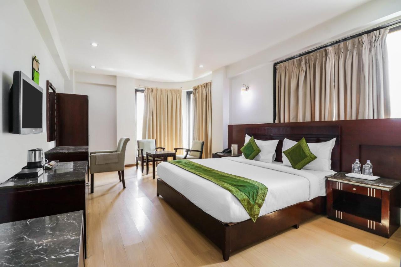 Treebo Trend Hotel Parker Ahmedabad Buitenkant foto