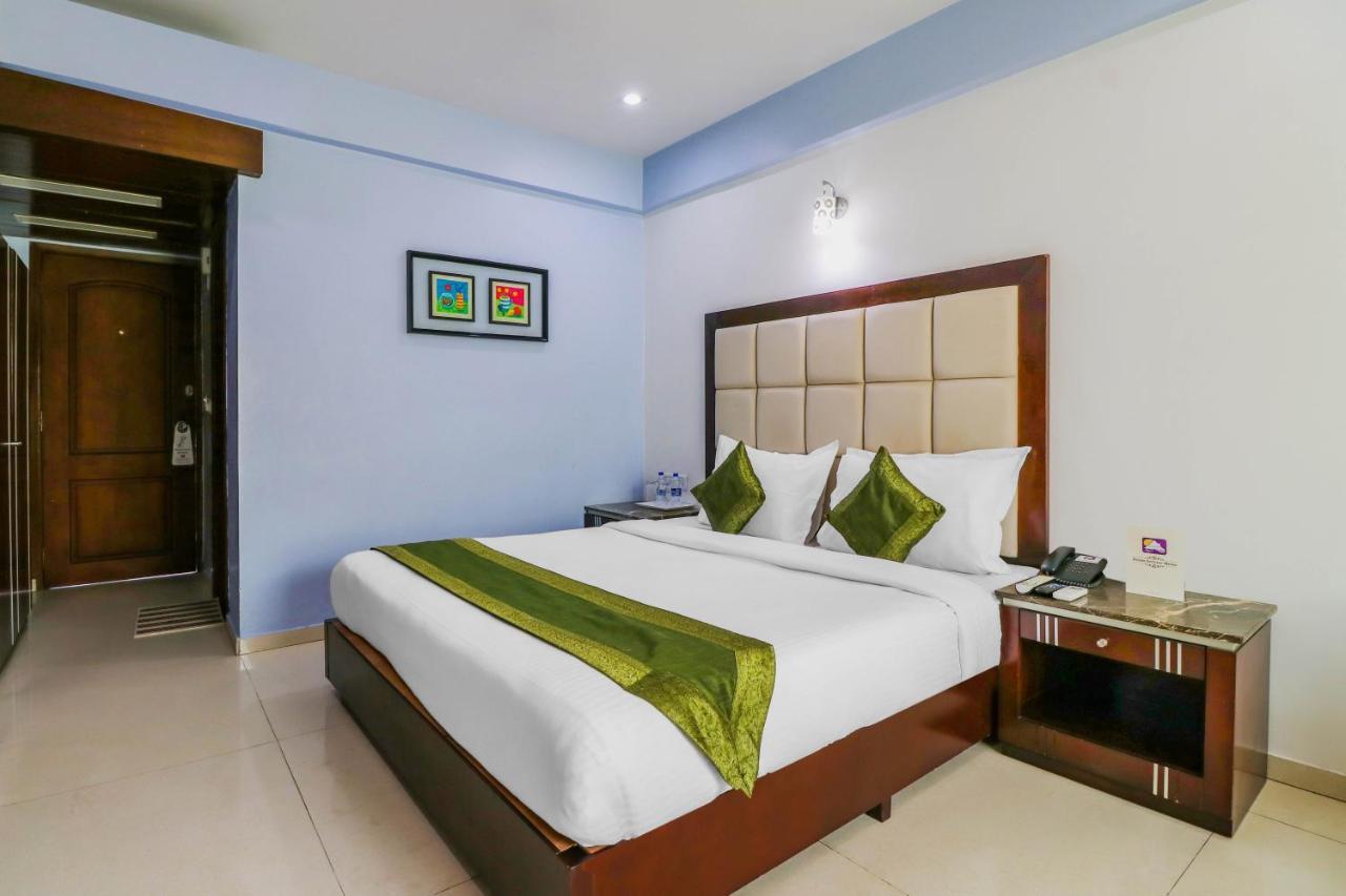 Treebo Trend Hotel Parker Ahmedabad Buitenkant foto