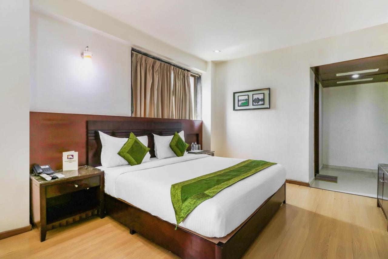 Treebo Trend Hotel Parker Ahmedabad Buitenkant foto