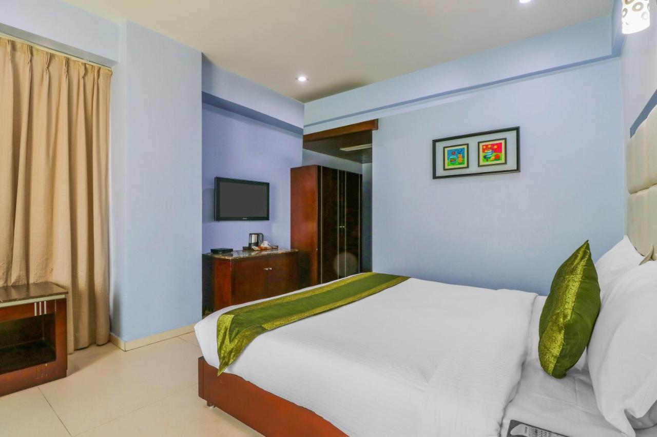 Treebo Trend Hotel Parker Ahmedabad Buitenkant foto