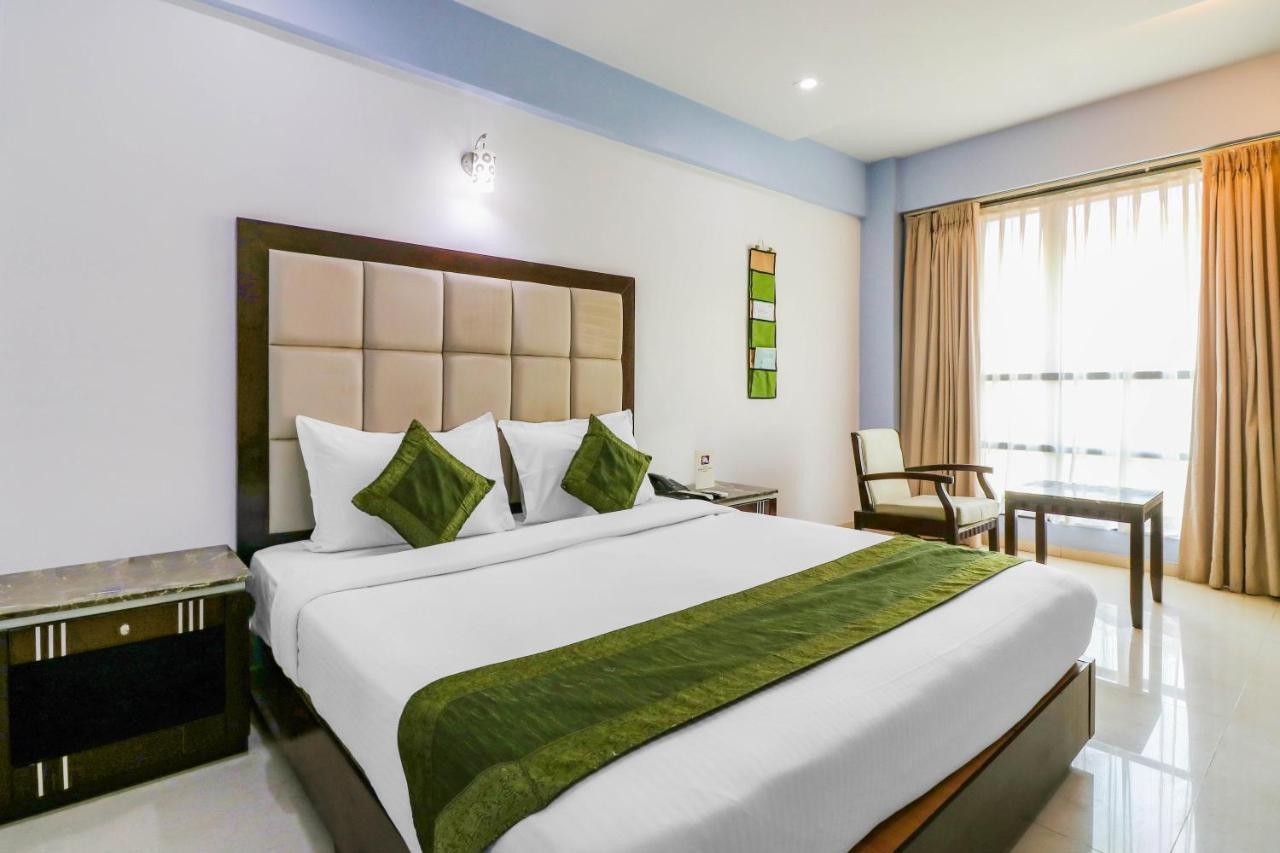 Treebo Trend Hotel Parker Ahmedabad Buitenkant foto