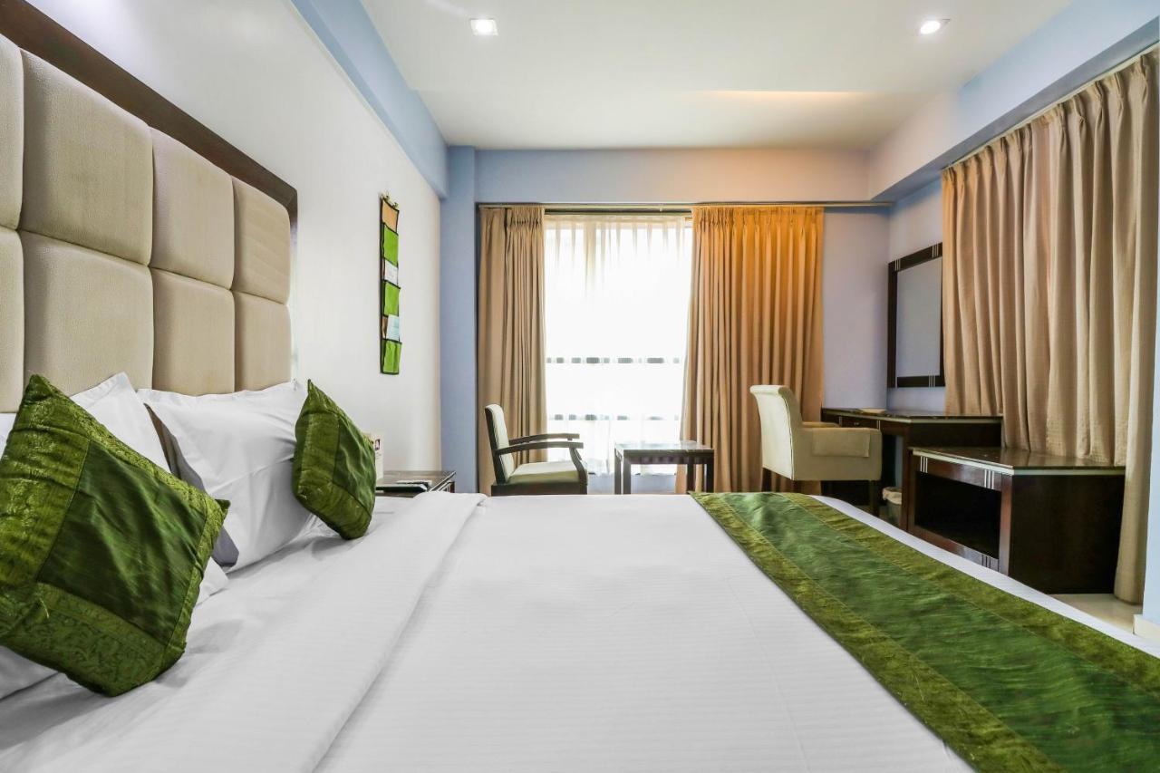 Treebo Trend Hotel Parker Ahmedabad Buitenkant foto