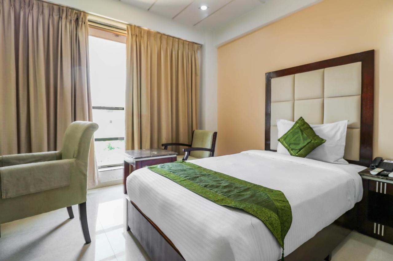 Treebo Trend Hotel Parker Ahmedabad Buitenkant foto