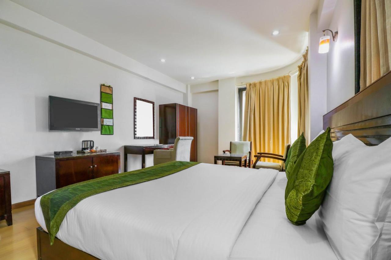 Treebo Trend Hotel Parker Ahmedabad Buitenkant foto