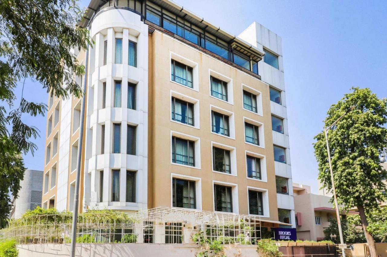 Treebo Trend Hotel Parker Ahmedabad Buitenkant foto