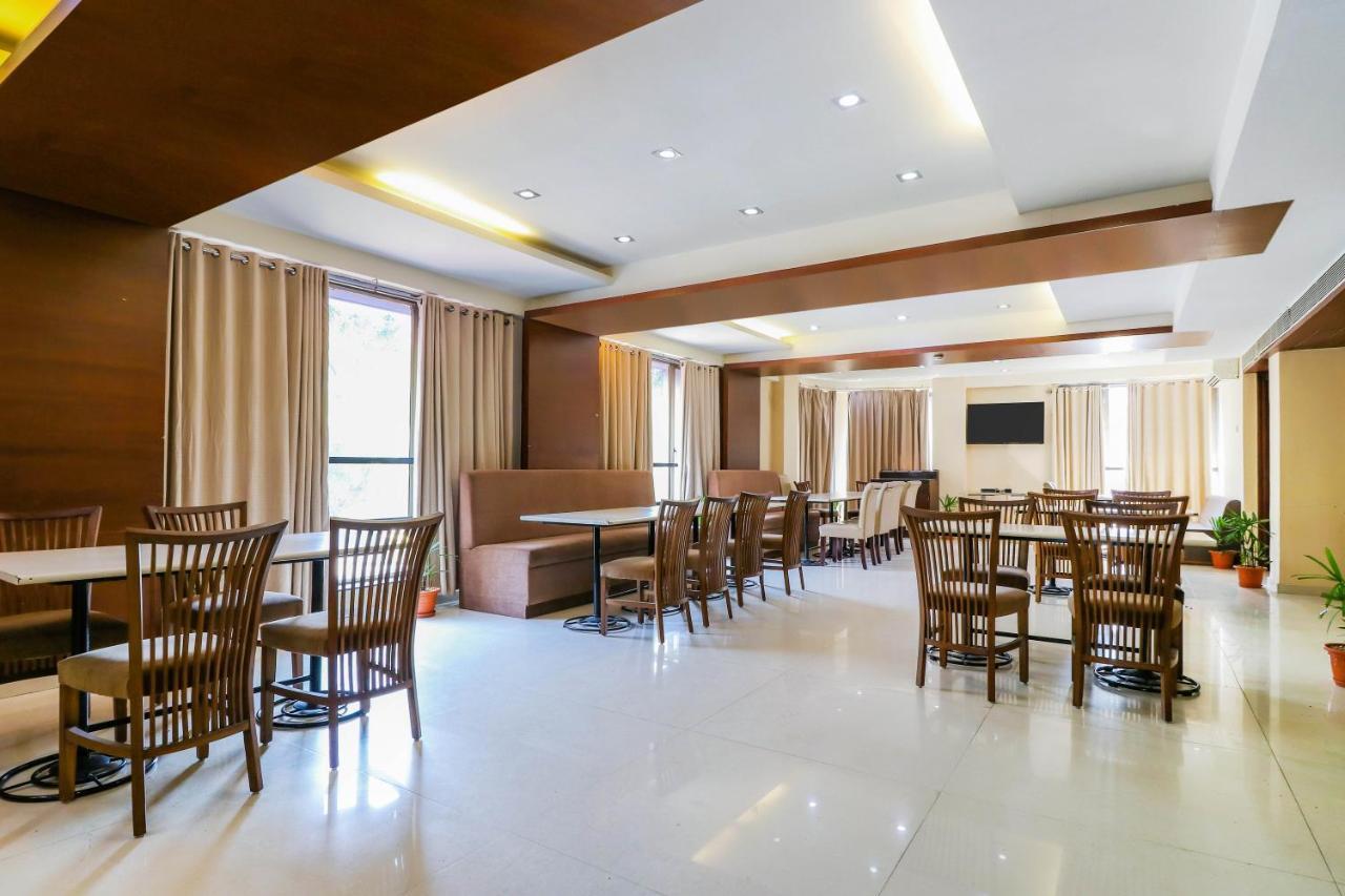 Treebo Trend Hotel Parker Ahmedabad Buitenkant foto