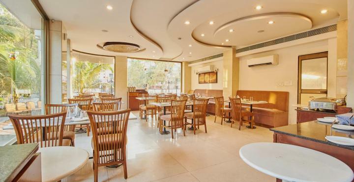Treebo Trend Hotel Parker Ahmedabad Buitenkant foto